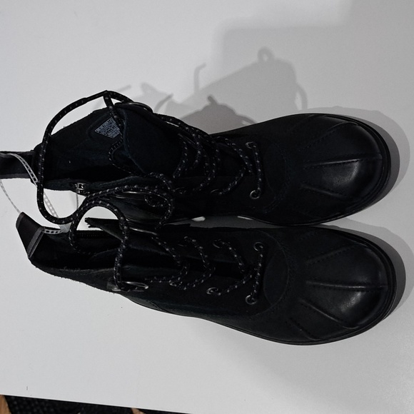 Ugg Hapsburg Duck Boots - Picture 6 of 11